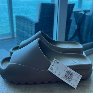 Yeezy Slides NEW!!!